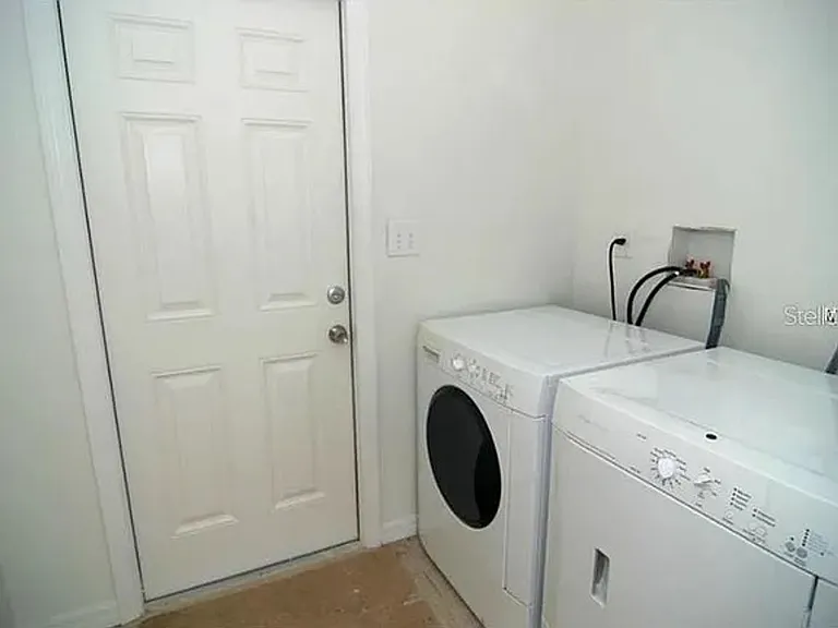 851 Carver St — Photo 9