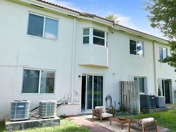 4th image of 1271 SE 28th Ct Unit 102