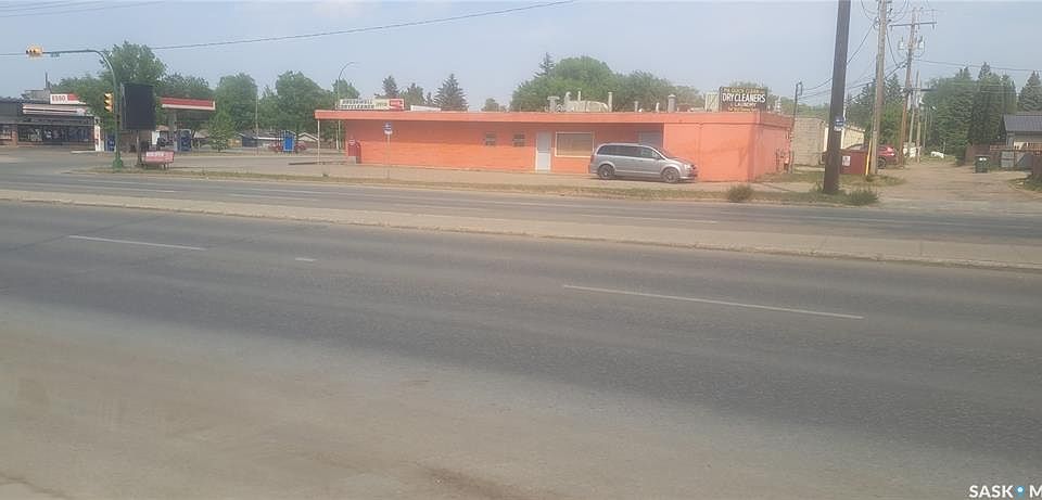 2nd image of 2441 6th AVENUE E