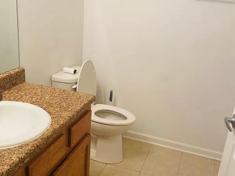 1005 Camelot Dr #1005 — Photo 9