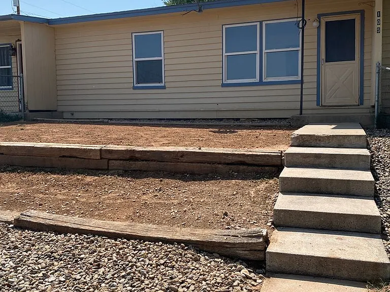 105 E Downey Ave — Photo 1