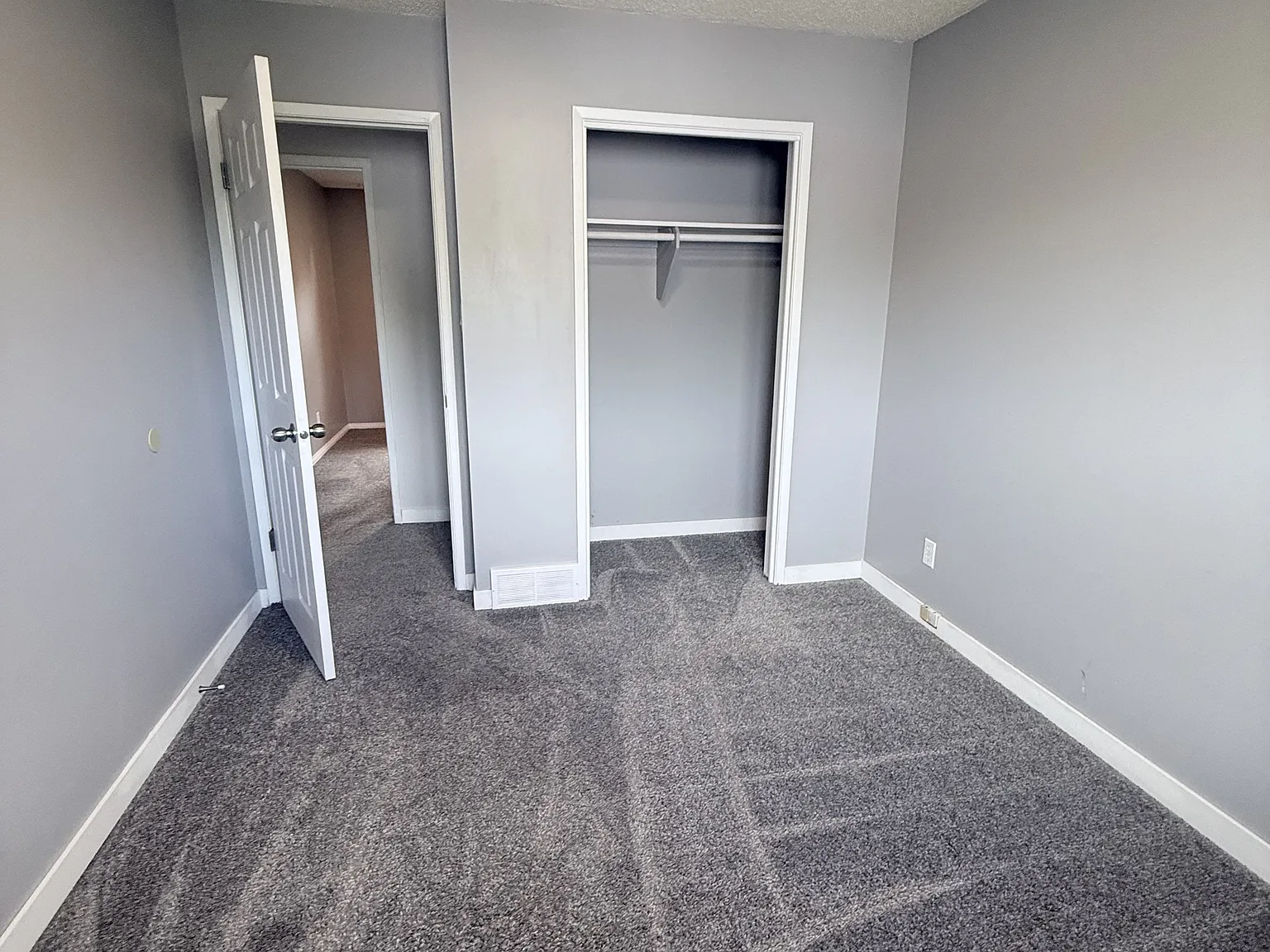 242 Carleton Drive — Photo 2