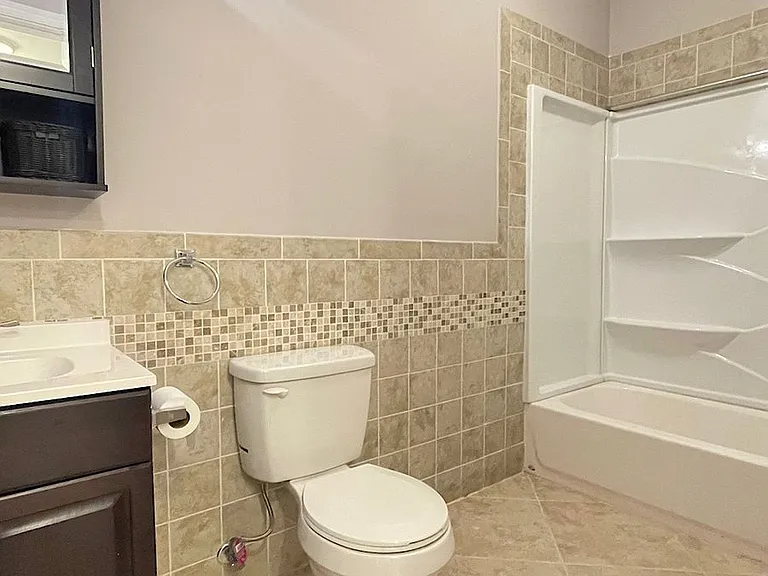 4111 Ludlow St — Photo 7