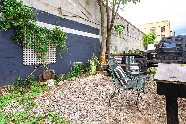 Rented by MySpaceNYC | media 24