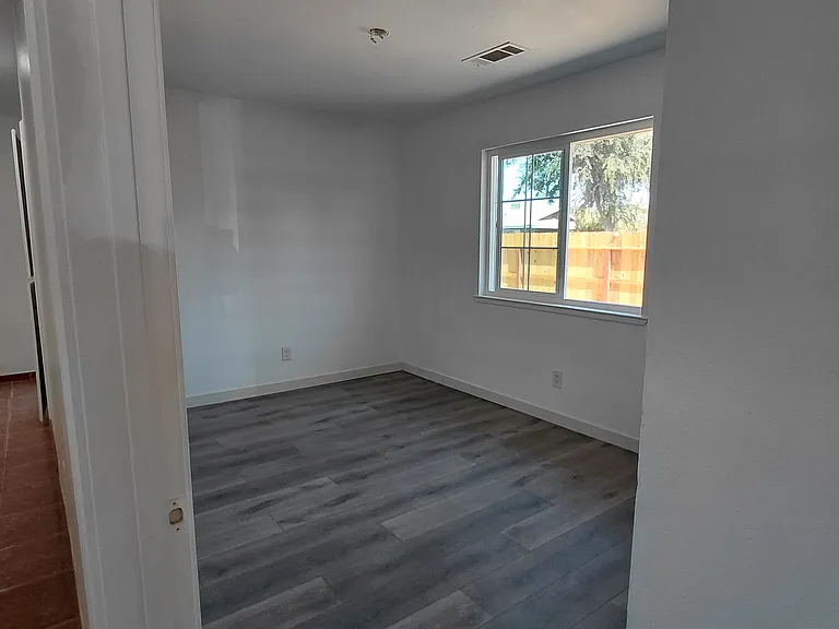 1541 N Central Ct — Photo 5