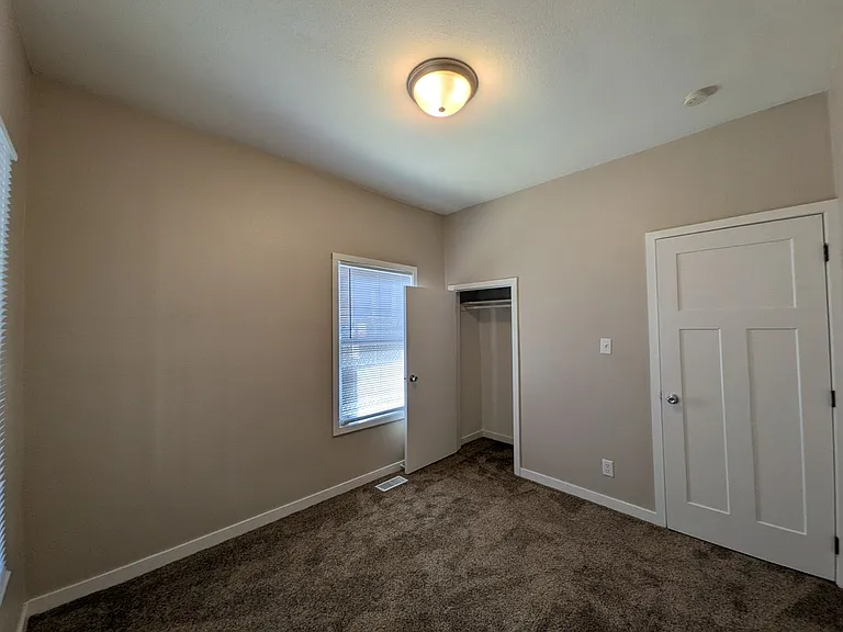 2120 Capitol Ave — Photo 10