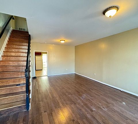 5th image of 15 Wales Ave