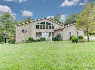 25 Pine Croft Ln, Union Hall, VA 24176