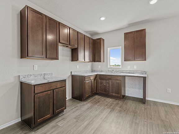 3rd image of 9727 Garnet Grove