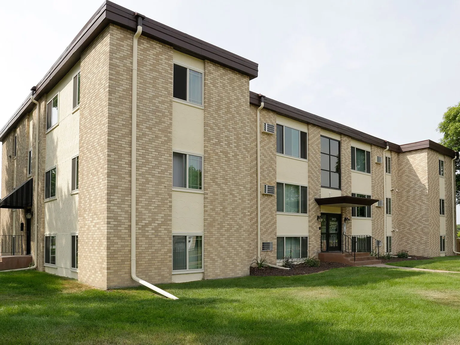 Granite City Apartments | 2 Bedroom / 1 Bath — Photo 4