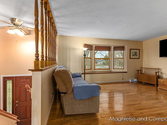 4th image of 9815 Myers Lake Ave NE