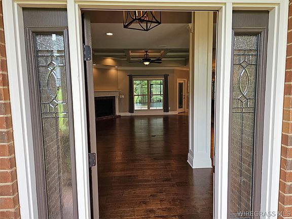 3rd image of 104 Saint Andrews Pl
