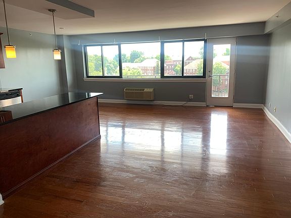 3rd image of 60 Parkway Dr E APT 7G