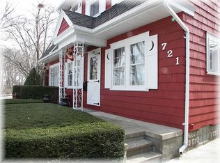 721 Moores River Dr, Lansing, MI 48910