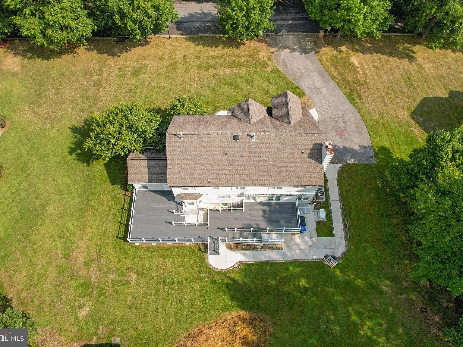 7 bed, 5.5 bath, 5432 sqft, $6,000 — Photo 4