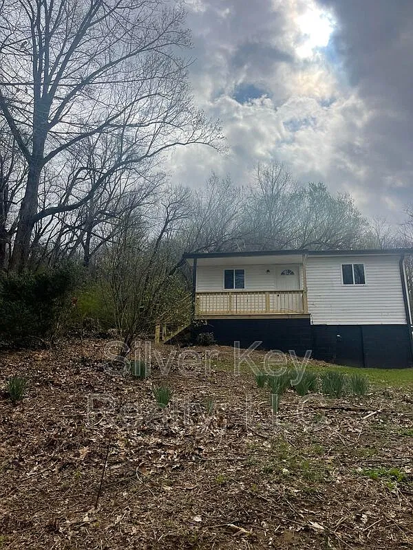 2 bed, 1.0 bath, $1,195 — Photo 1