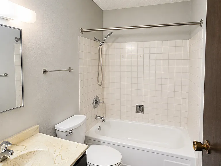 812 Hills Ave #N211 — Photo 7