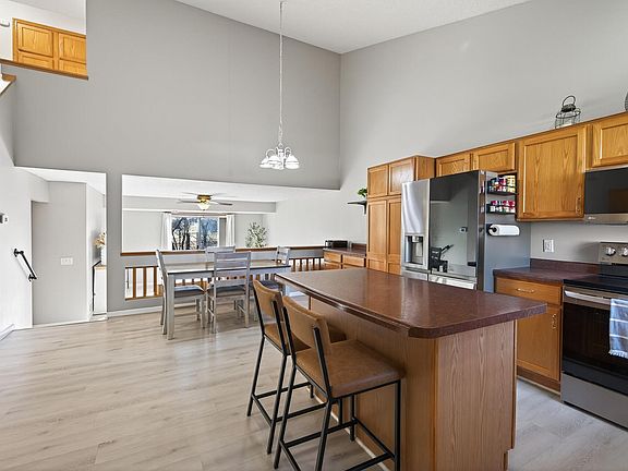 3rd image of 635 35th St W