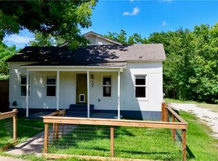 504 E Pine St, Calvert, TX 77837