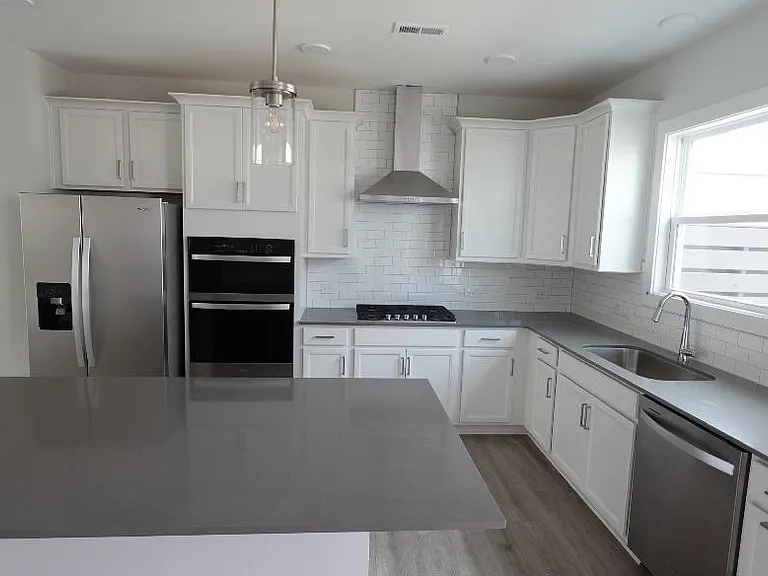2405 Adrift Rd — Photo 2