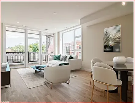 2105 W Caton St — Photo 2