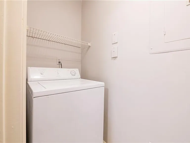 305 Granville Ct #305 — Photo 12