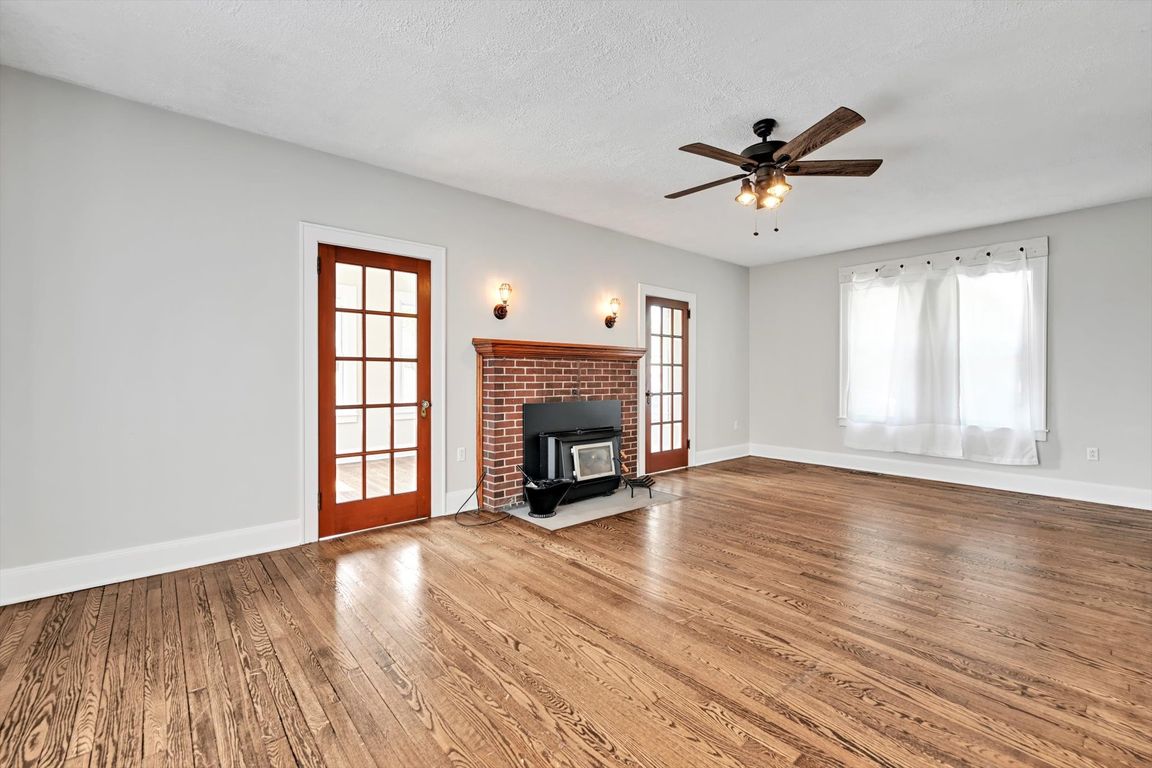 08-Living Room