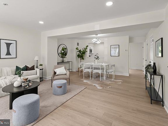 4th image of 782 Medinah Cir