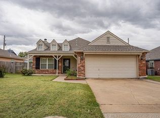 5204 Redbud Pl, Sand Springs, OK 74063
