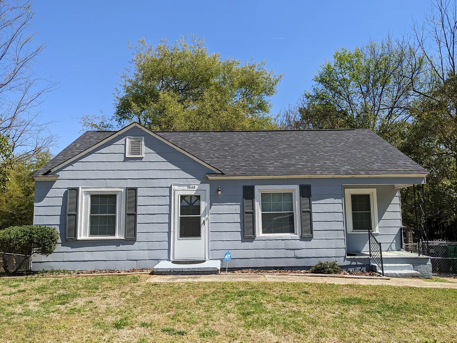 3 bed, 1098 sqft, $1,650 — Photo 1