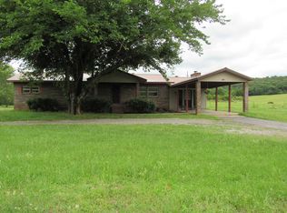 1353 N 2nd St, Ozark, AR 72949