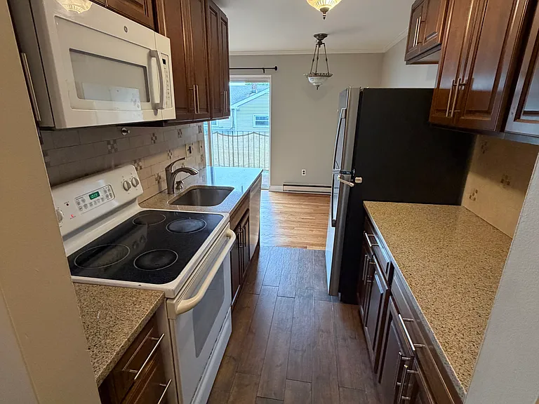 12 Tuttle St #2D — Photo 5