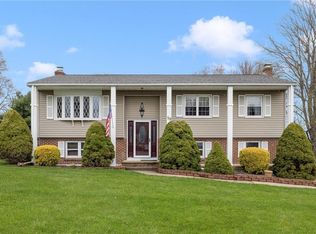 19 Peters Ln, West Warwick, RI 02893