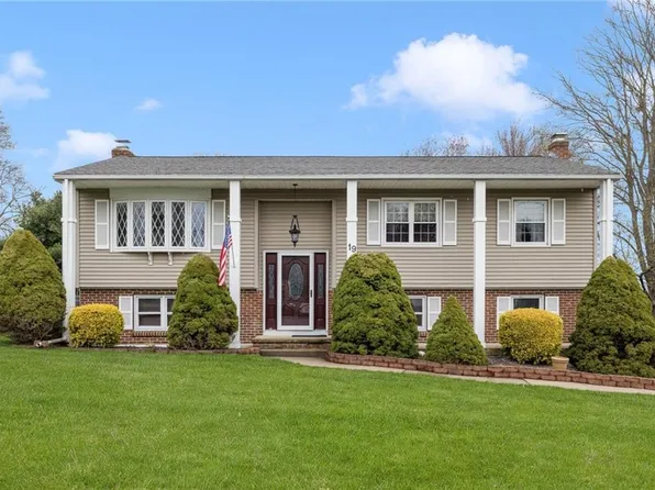 19 Peters Ln, West Warwick, RI 02893