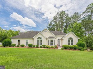 155 Noble Forest Dr, Fayetteville, GA 30215
