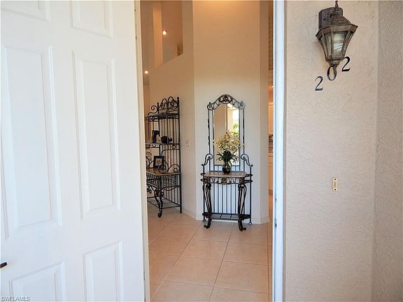 2nd image of 560 Club Marco Cir #6-202