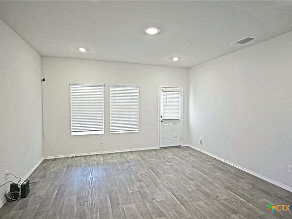 3rd image of 884 Armadillo Dr