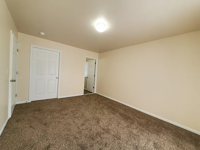 Blackberry Creek Village Apartments — Photo 32