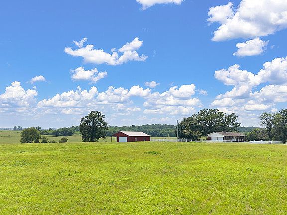 4th image of 8675 Farm Road 2195