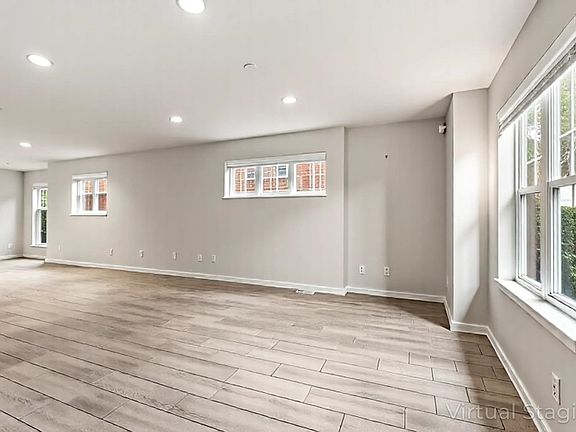 3rd image of 302 Cross Oak Dr