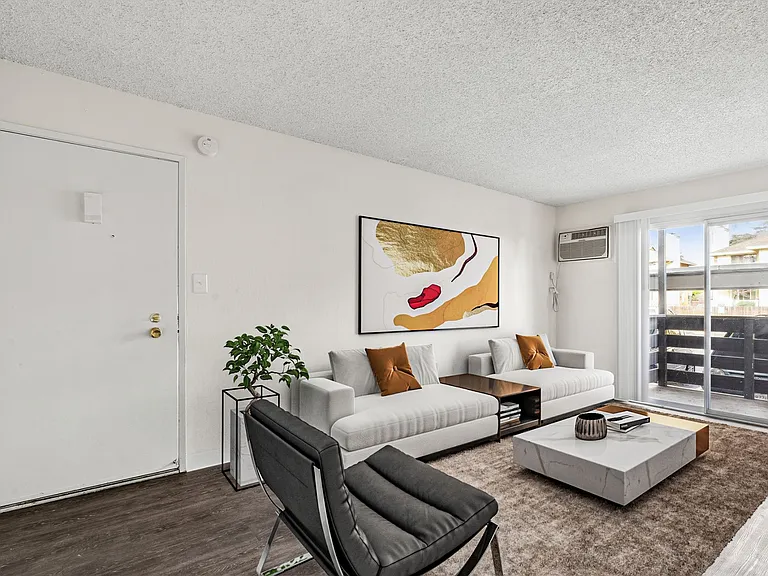 Clayton Crossing Apartments — Photo 10