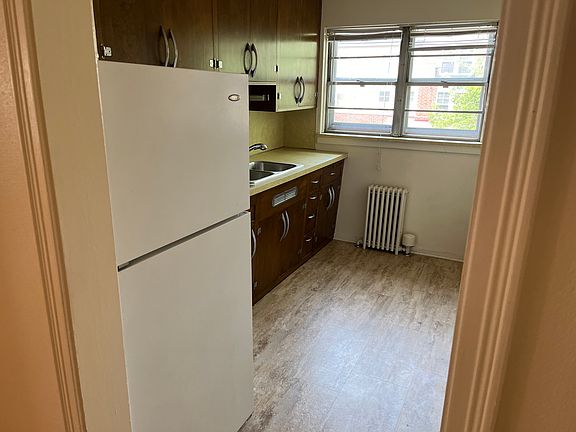 5th image of 1510 Larpenteur Ave W #4