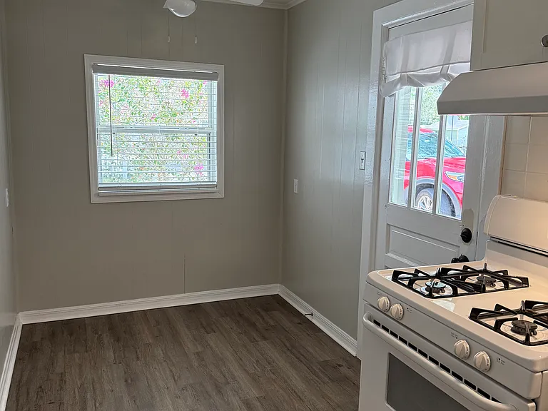 1124 E 1st Ave #B — Photo 10