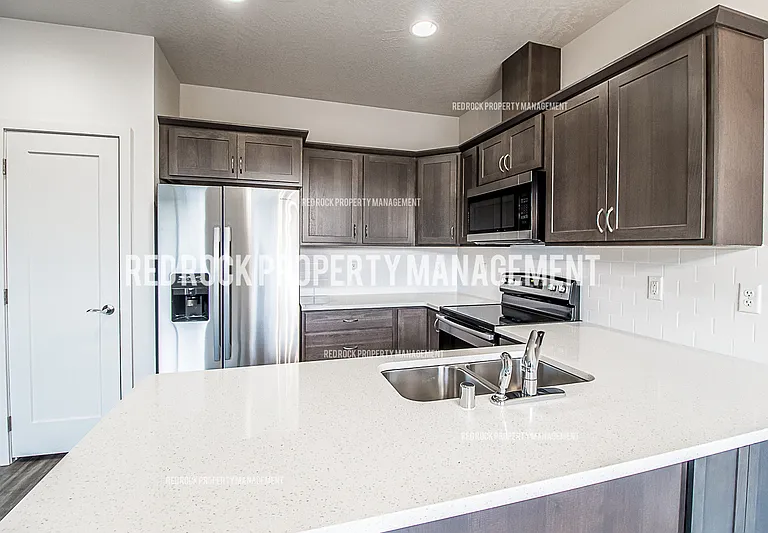 201 S Woodlawn Ln — Photo 10