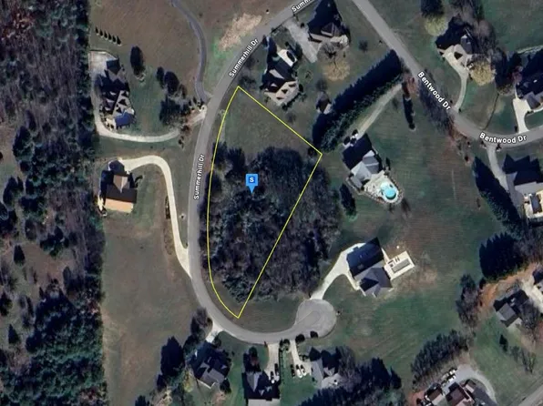 425 Summerhill Dr, Kodak, TN 37764
