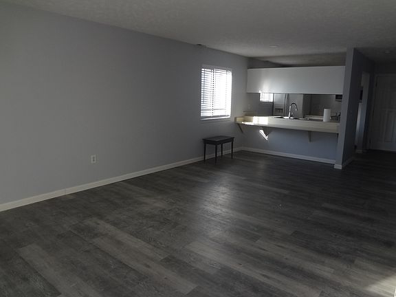 3rd image of 1457 E Pond Dr APT 26