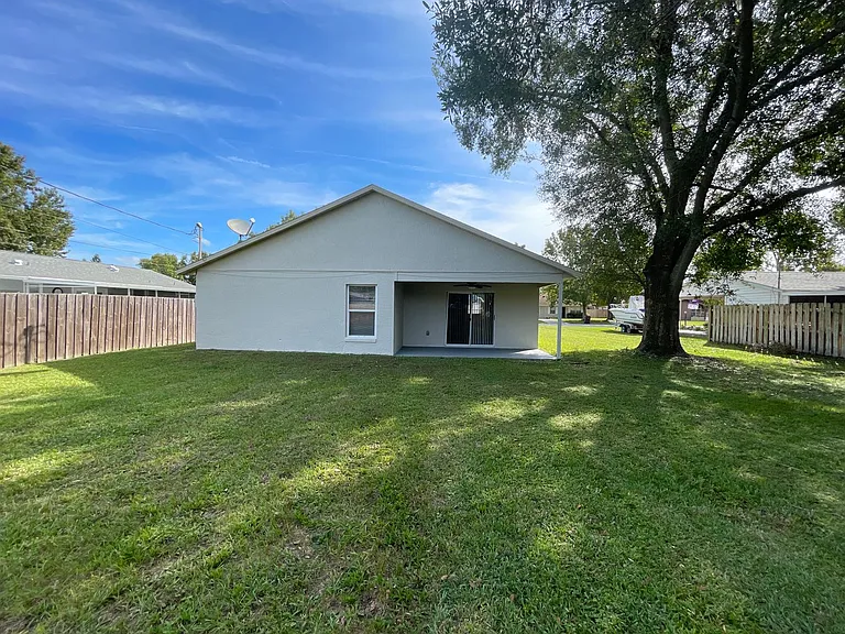810 Montana Ave — Photo 2