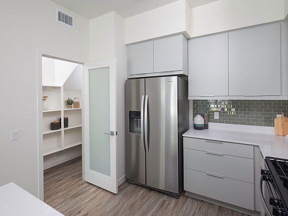 4th image of 700 W Grand Ave #3117