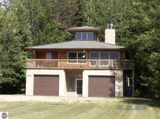 9543 Western Rd, Rapid City, MI 49676