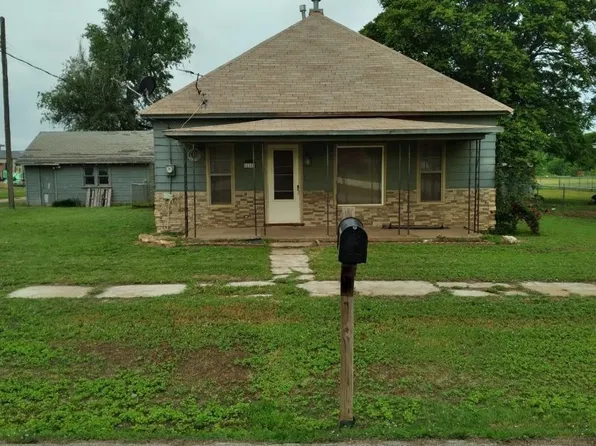 228 S 3rd St, Waukomis, OK 73773